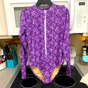 Women’s long sleeve bathing suit L